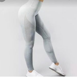 Alphalete cloud grey aero leggings